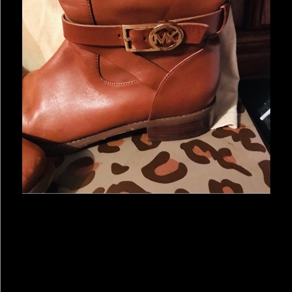 Michael Kors boots! - Picture 2 of 4